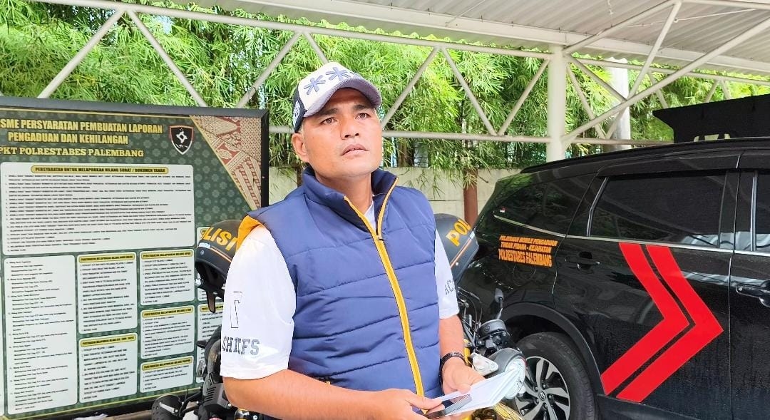 Diduga Rebutan Lahan Parkir, Pria di Palembang Disabet Pedang hingga Bahu Robek