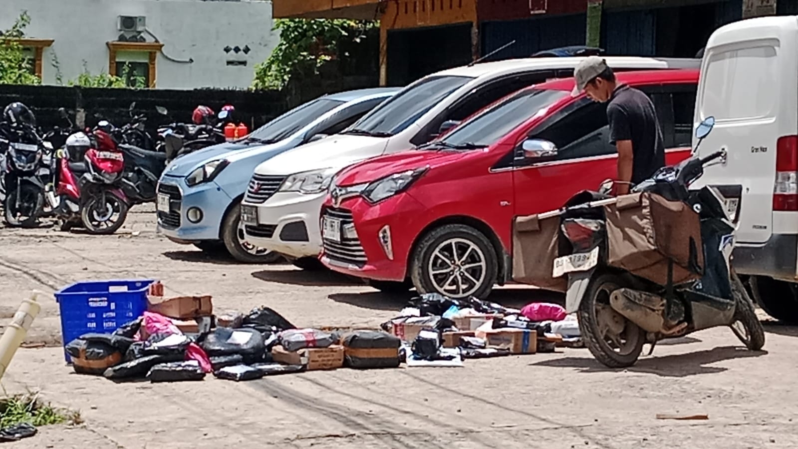 Jelang Lebaran 1447 H, Pengiriman Paket di Palembang Melonjak 40 Persen, Kurir: Kami Mohon Maaf Jika Terlambat