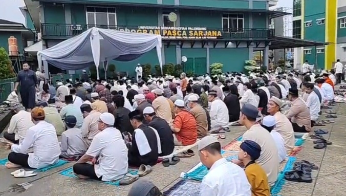 Ribuan Jemaah Muhammadiyah Padati Kampus UMP, Khutbah Idulfitri Soroti Bahaya Euforia dan Etika Digital