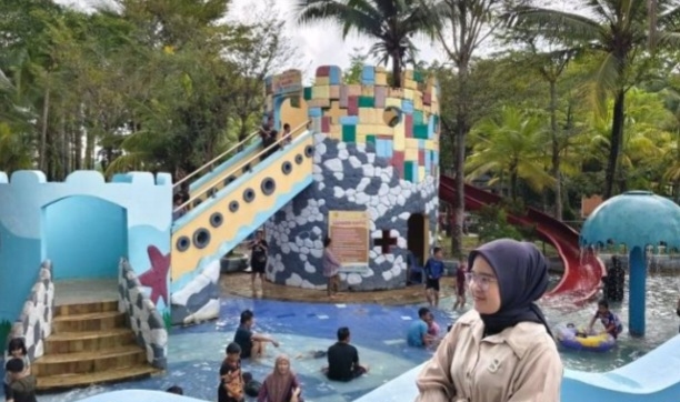 Libur Lebaran Membludak! OPI Water Fun Diserbu Ribuan Pengunjung, Antrean Mengular Sejak Pagi