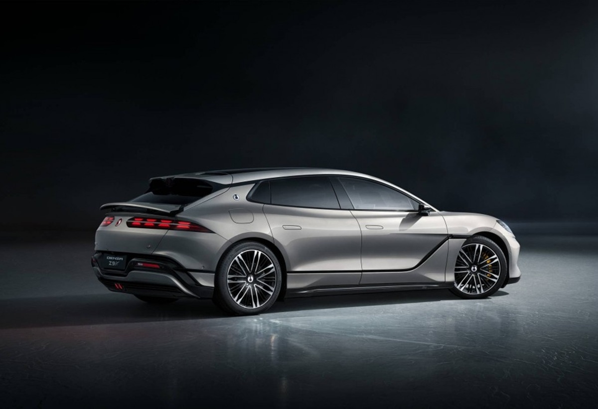 James Bond “Pindah Hati”? Kini Lirik Mobil Listrik China Super Ngebut