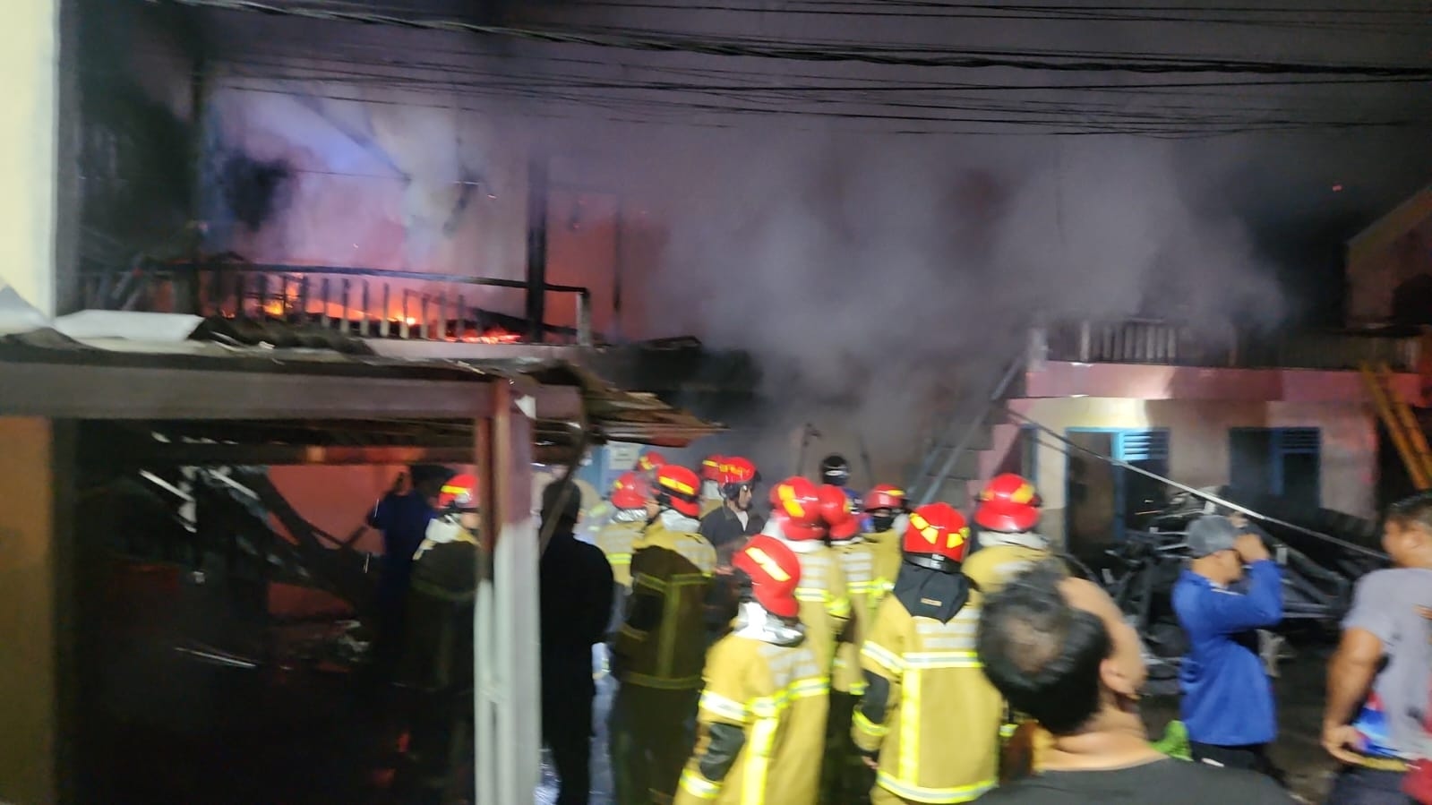 Delapan Pintu Bedeng Ludes Terbakar di Ilir Barat I, Penghuni Berhamburan Selamatkan Diri