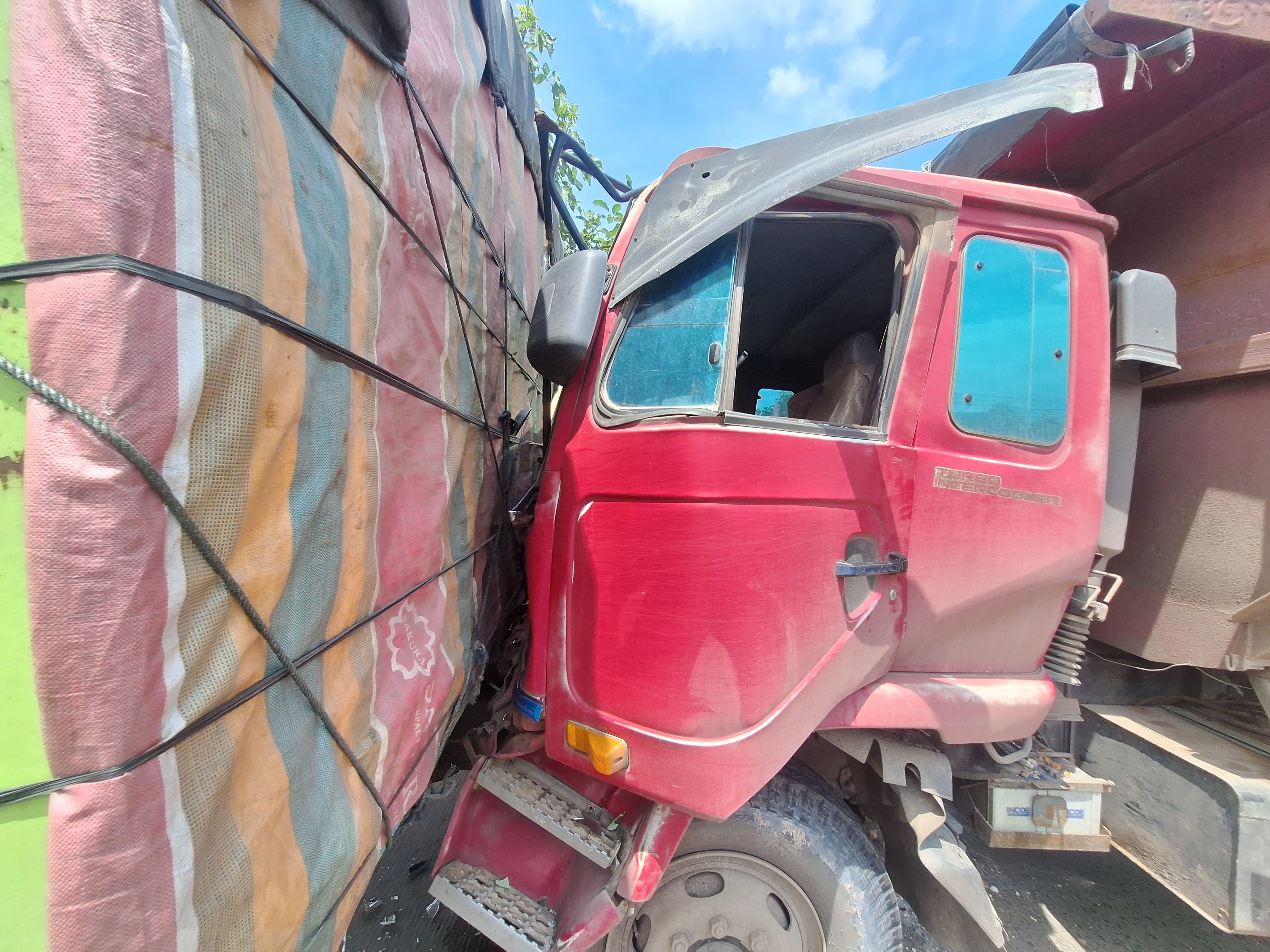 Truk Tabrakan di Kertapati, Diduga Dipicu Pemberhentian Mendadak oleh Petugas Dishub