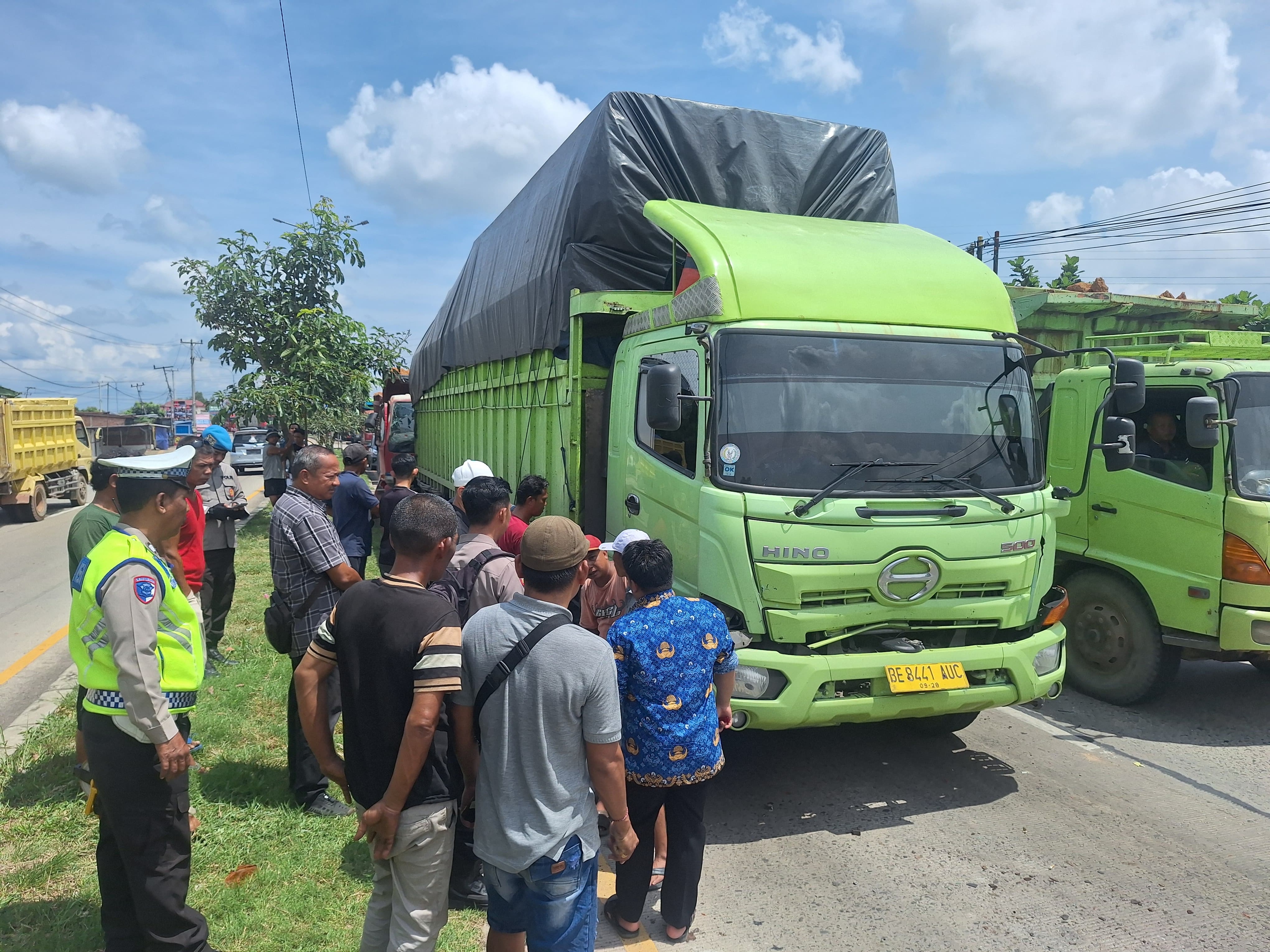 Ratu Dewa Geram! Cekcok Sopir Truk–Petugas Dishub Berujung Inspeksi dan Ancaman Pemecatan