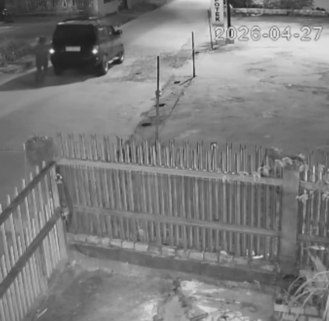 Terekam CCTV, Mobil Warga di Ilir Barat I Palembang Digondol Pencuri Subuh Hari