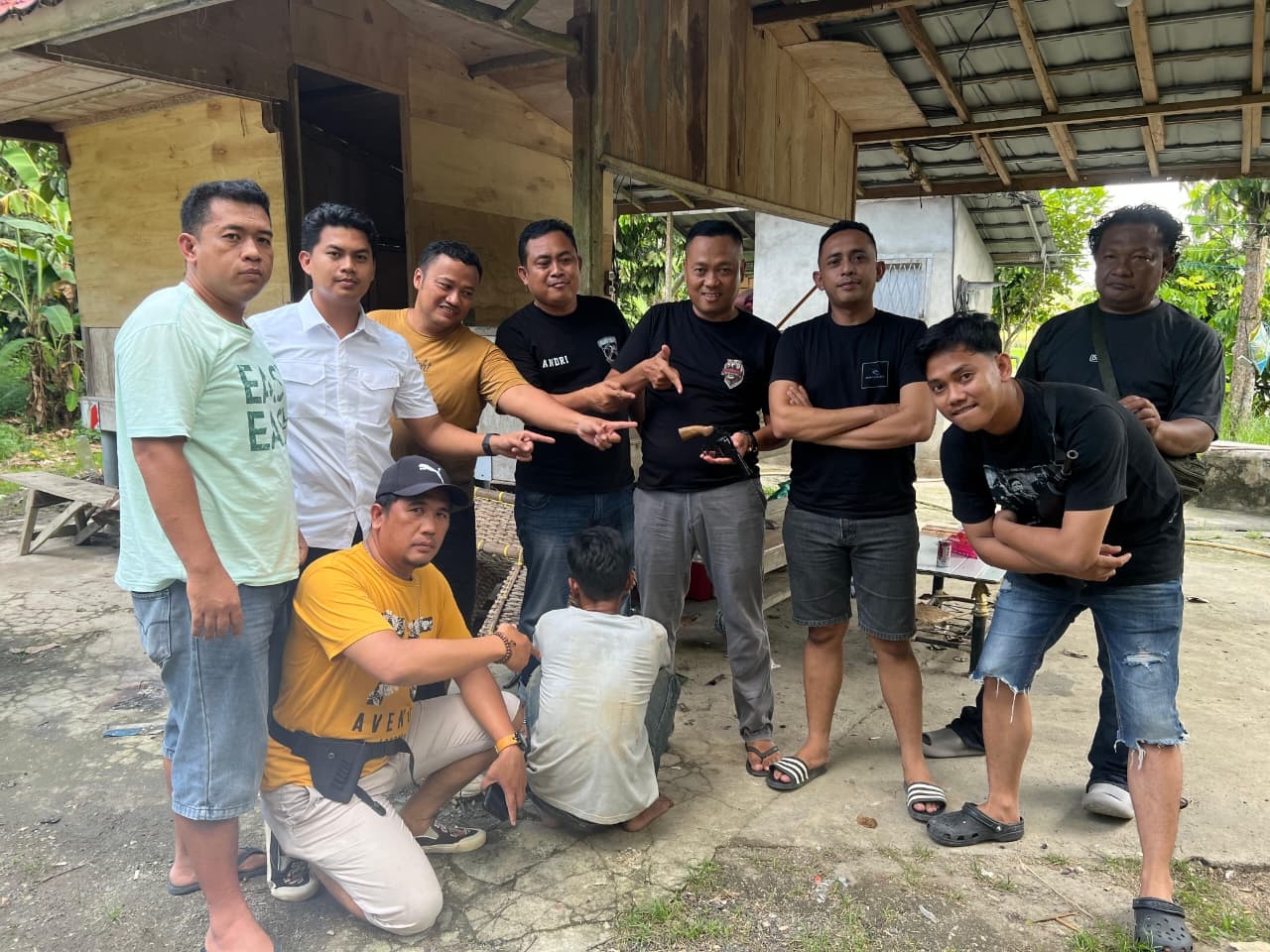 Sembunyikan Revolver Rakitan di Gubuk Kebun, Buruh Harian di OKU Timur Diciduk Polisi
