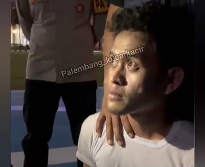 Pria Pembawa Bendera Bertuliskan Kalimat Tauhid Masuk Mapolda Sumsel, Polisi Pastikan Bukan Jaringan Teror