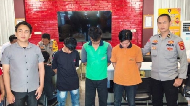 Diduga Gelapkan Lebih dari 100 Kg Ayam Potong, Tiga Karyawan Perusahaan di Palembang Diserahkan ke Polisi