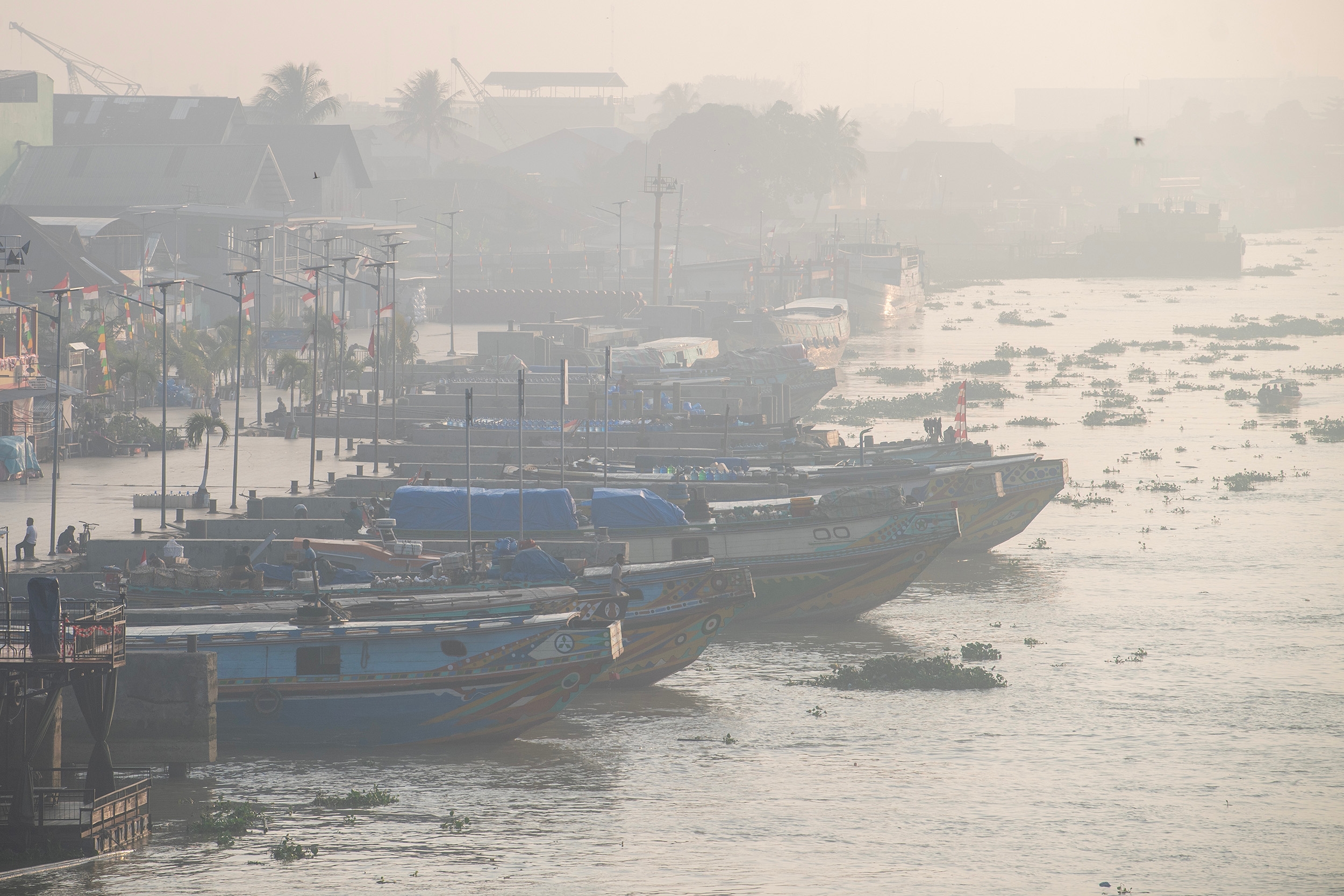 Kabut Asap Karhutla Ganggu Jarak Pandang, KSOP Palembang Keluarkan Peringatan untuk Kapal di Sungai Musi