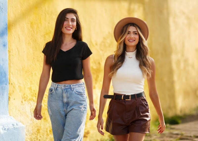 4 Ide Outfit Jumat yang Sopan tapi Tetap Stylish: Dari Gaya Kantor hingga Hangout!