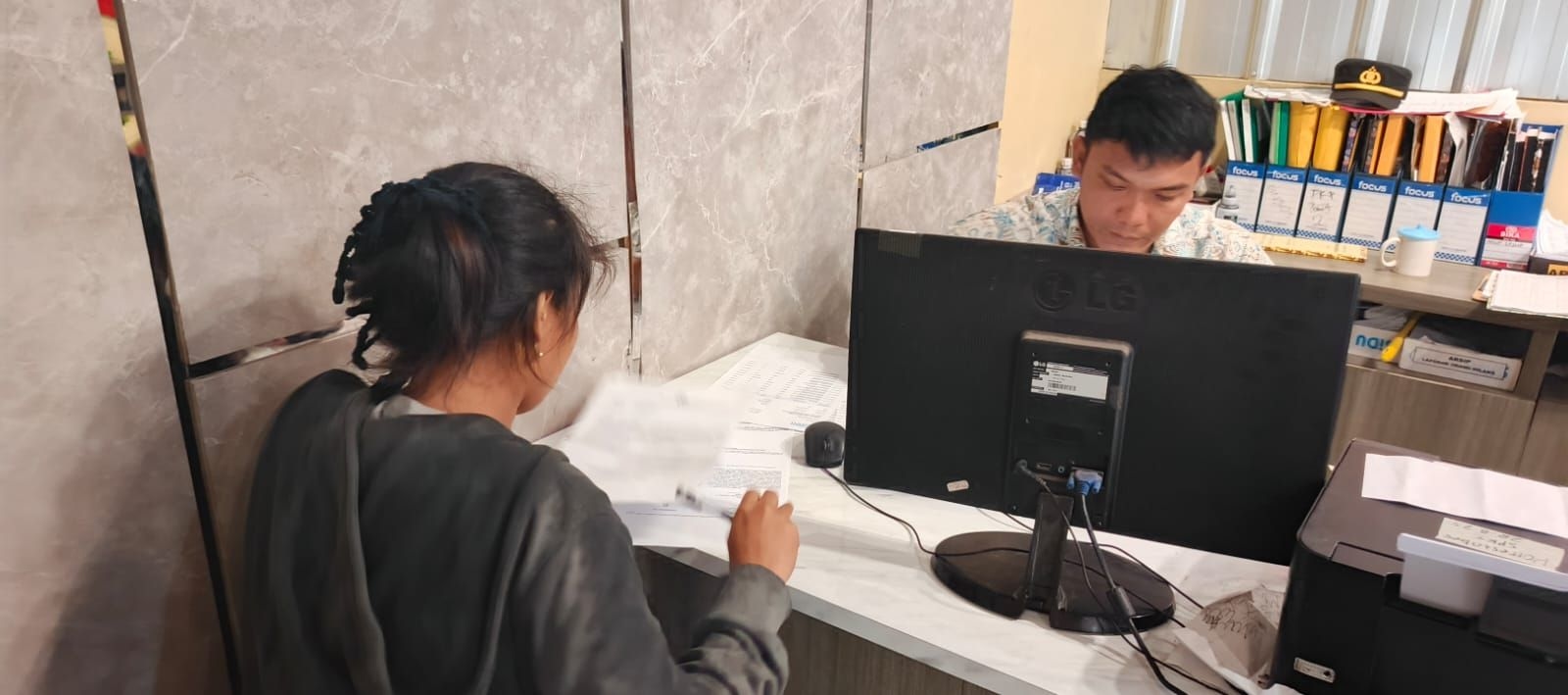 Uang Rp12,3 Juta di Rekening di Bank Mendadak Raib, Gadis di Palembang Menangis Sambangi Polrestabes