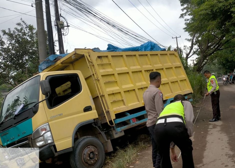 Gunakan Pelat Palsu, Sopir Truk Tabrak Lari di Palembang Masih Diburu Polisi