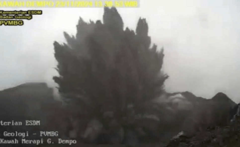 Gunung Dempo Erupsi Lagi, Lontarkan Kolom Abu Setinggi 3500 Meter