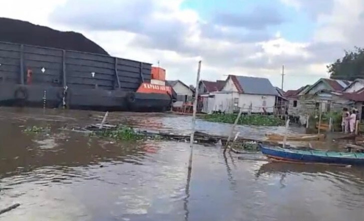 Polisi Ungkap Tongkang Batu Bara Hantam Rumah Warga di Palembang, Karena Hal Ini