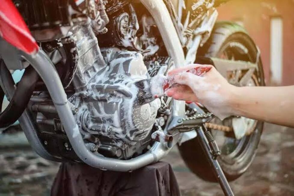  Habis Dicuci Kok Terasa Enteng? Ini Alasan Motor Jadi Lebih Ringan Setelah Mandi