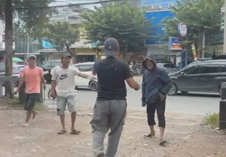 Viral Pria Adu Senjata Tajam di Jalan Sudirman Palembang, Polisi Turun Tangan Selidiki