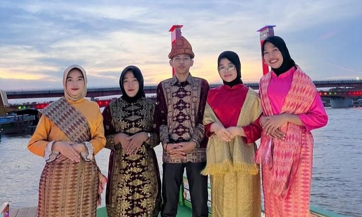  Serba Serbi Atraksi Wisata Angkringan Rumah Limas Palembang, Sentra Kuliner Terbaru di Tepian Musi