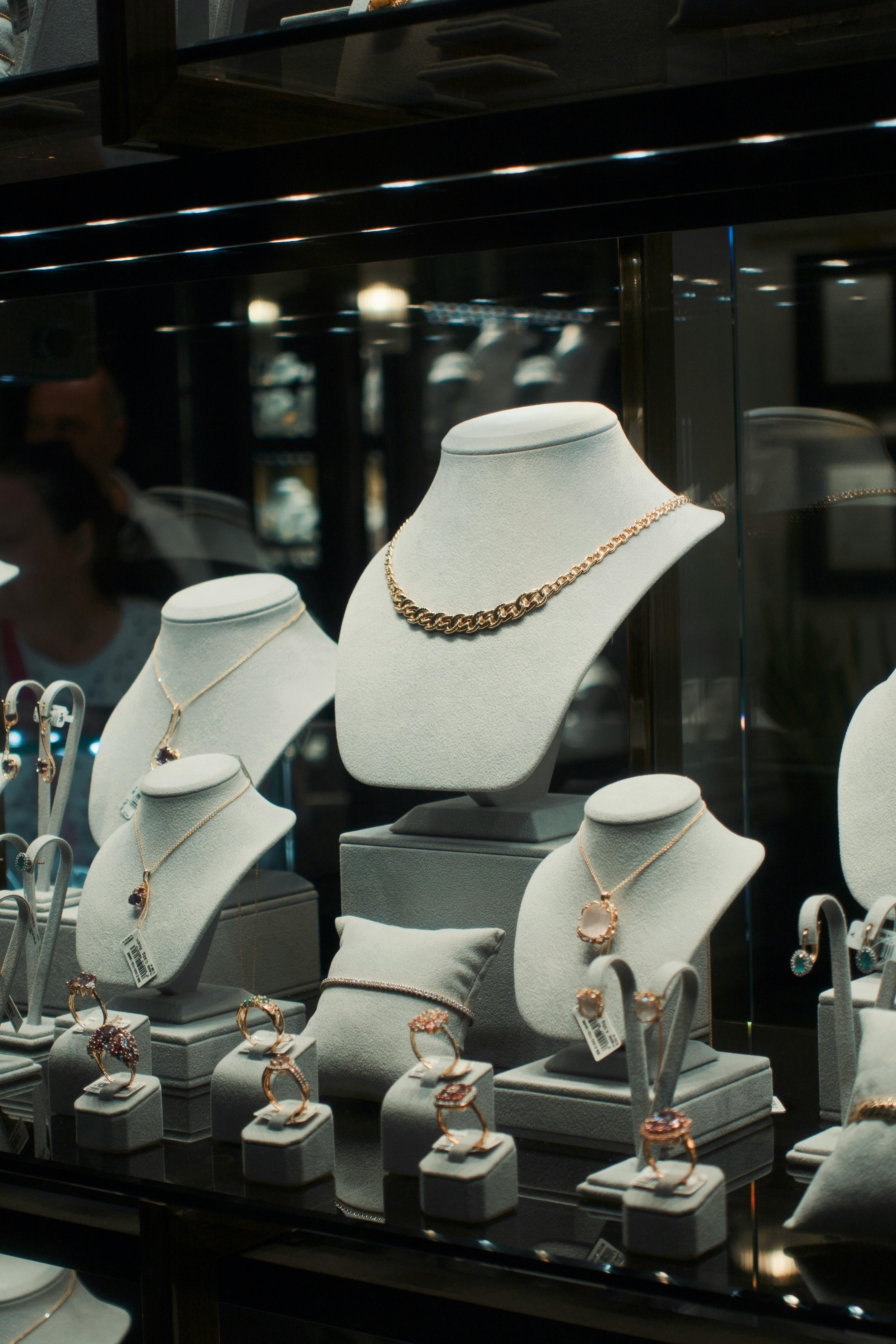 Harga Emas Perhiasan Palembang Hari Ini Stabil di Angka Rp16,5 Juta per Suku