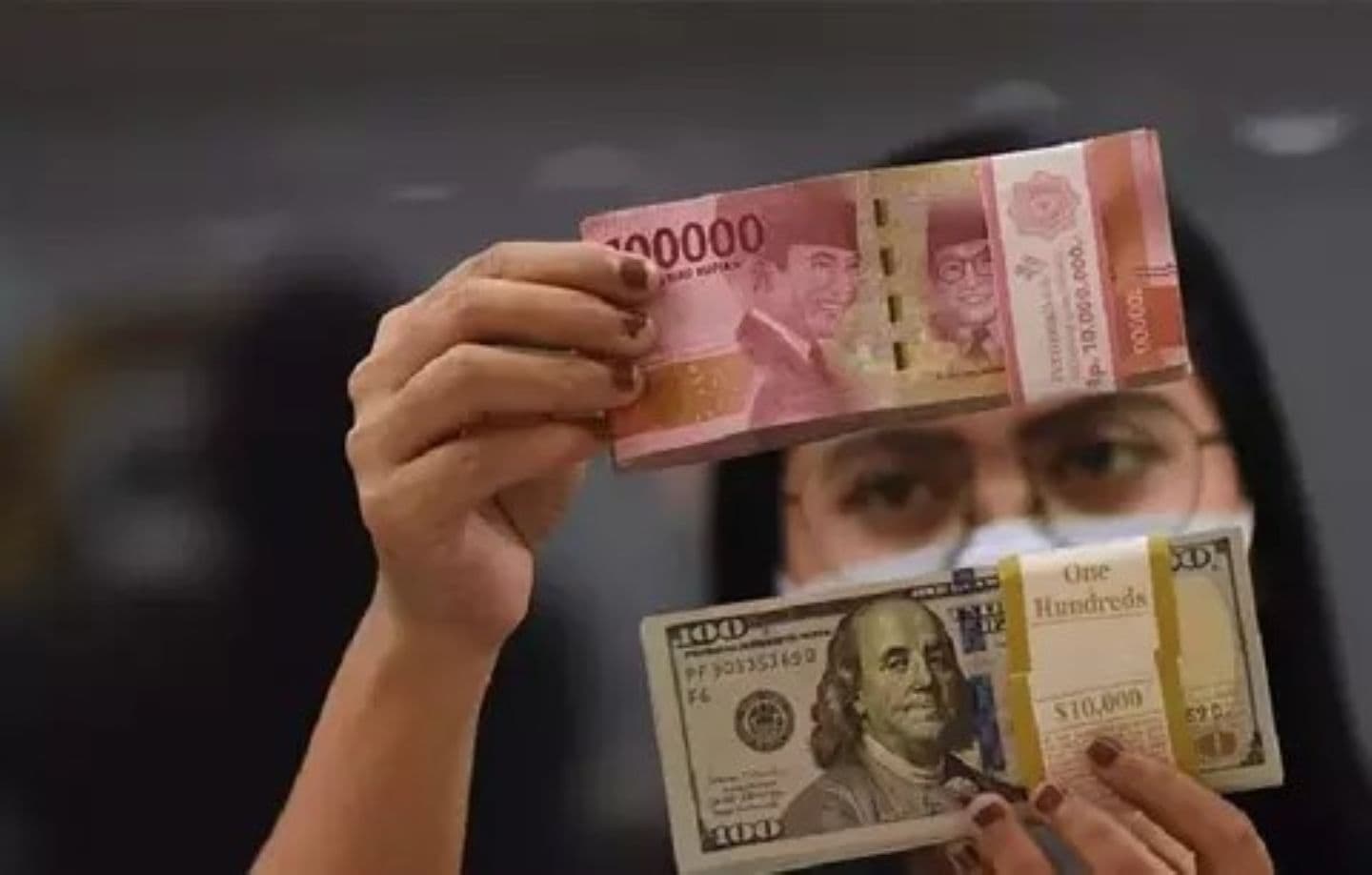 Rupiah Melemah ke Kisaran Rp17.990 per Dolar AS, Tertekan Sentimen Data Ekonomi Amerika