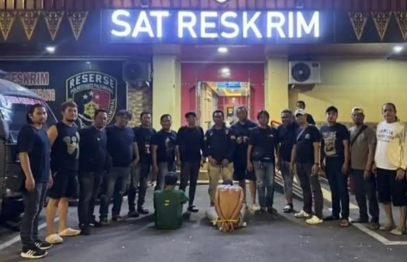 Jadi Badut di Lampu Merah, 2 Pria di Palembang Ternyata Diduga Bobol 11 Minimarket