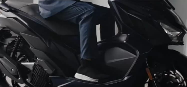  Honda PCX atau Yamaha NMAX 2025, Pilih Gaya Mewah atau Tenaga Sporty?