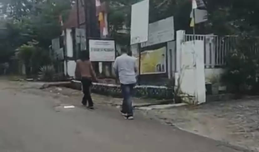 Diduga Alami Gangguan Jiwa, Pria Bersenjata Parang Diamankan Polisi di Palembang