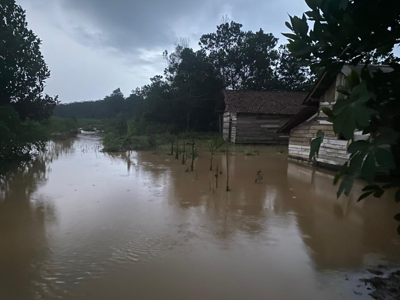 Waspada Banjir dan Longsor, BMKG Sebut Musim Hujan di Sumsel Berlangsung Sampai Mei 2026