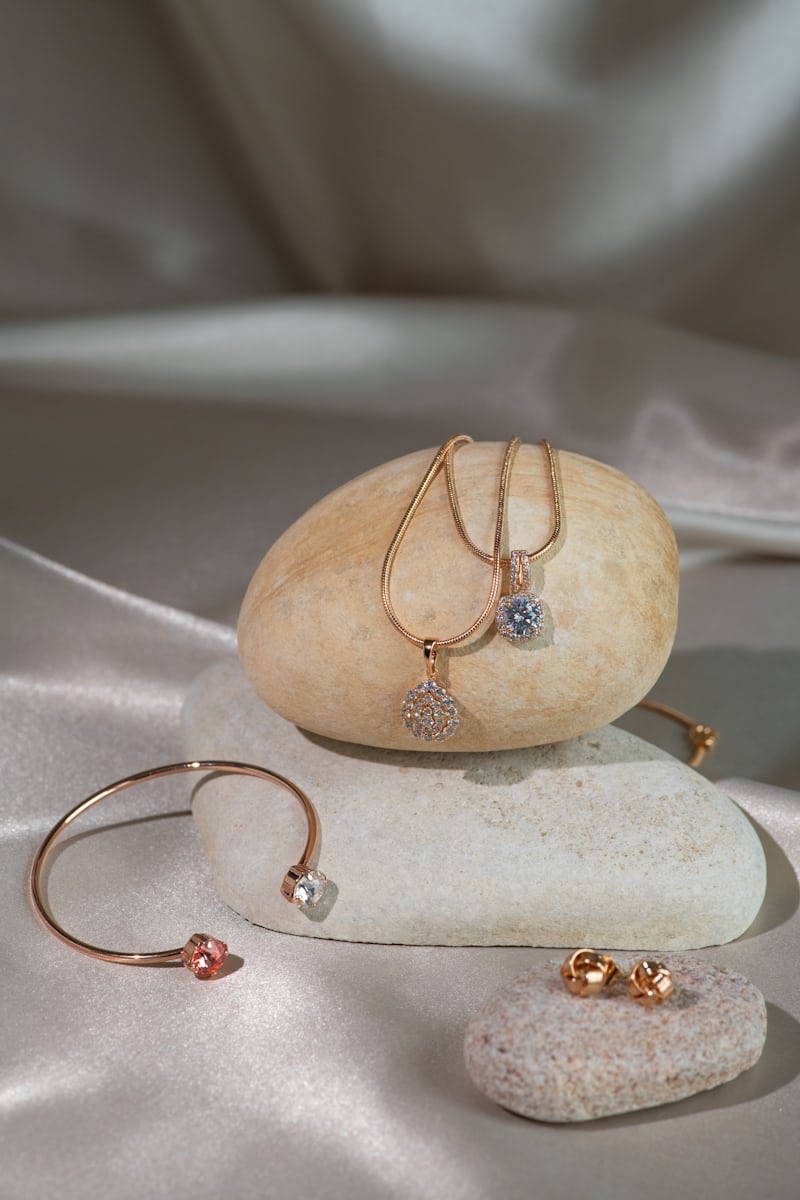 Harga Emas Perhiasan Palembang Anjlok Rp100 Ribu per Suku