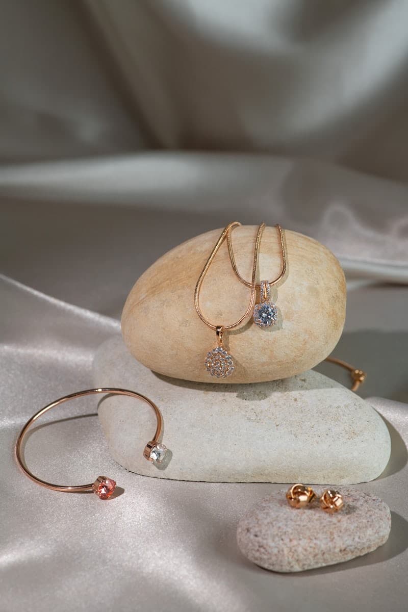 Harga Emas Perhiasan Palembang Anjlok Rp100 Ribu per Suku