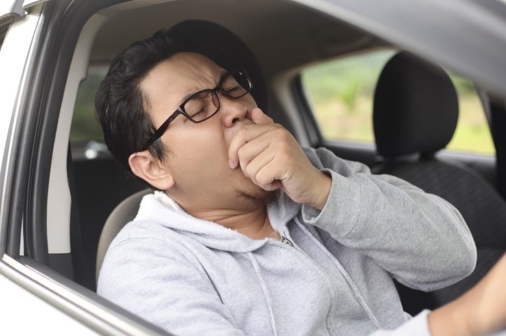 Waspada Microsleep Saat Perjalanan Jauh, Ini Tanda dan Cara Mencegahnya