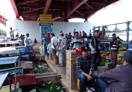 Dermaga Pasar 16 Ilir Dipadati Pemudik, Jalur Sungai Musi Jadi Andalan Jelang Lebaran 2026