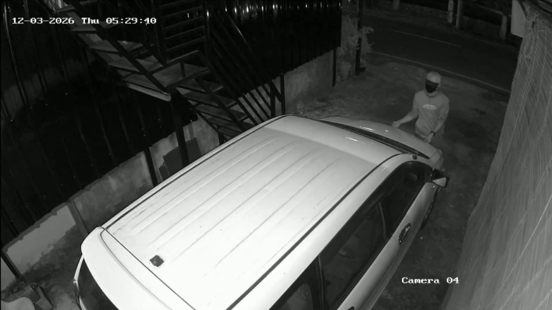 Terekam CCTV, Maling Gasak Avanza di Depan Kantor Dinsos Sumsel dalam 20 Menit