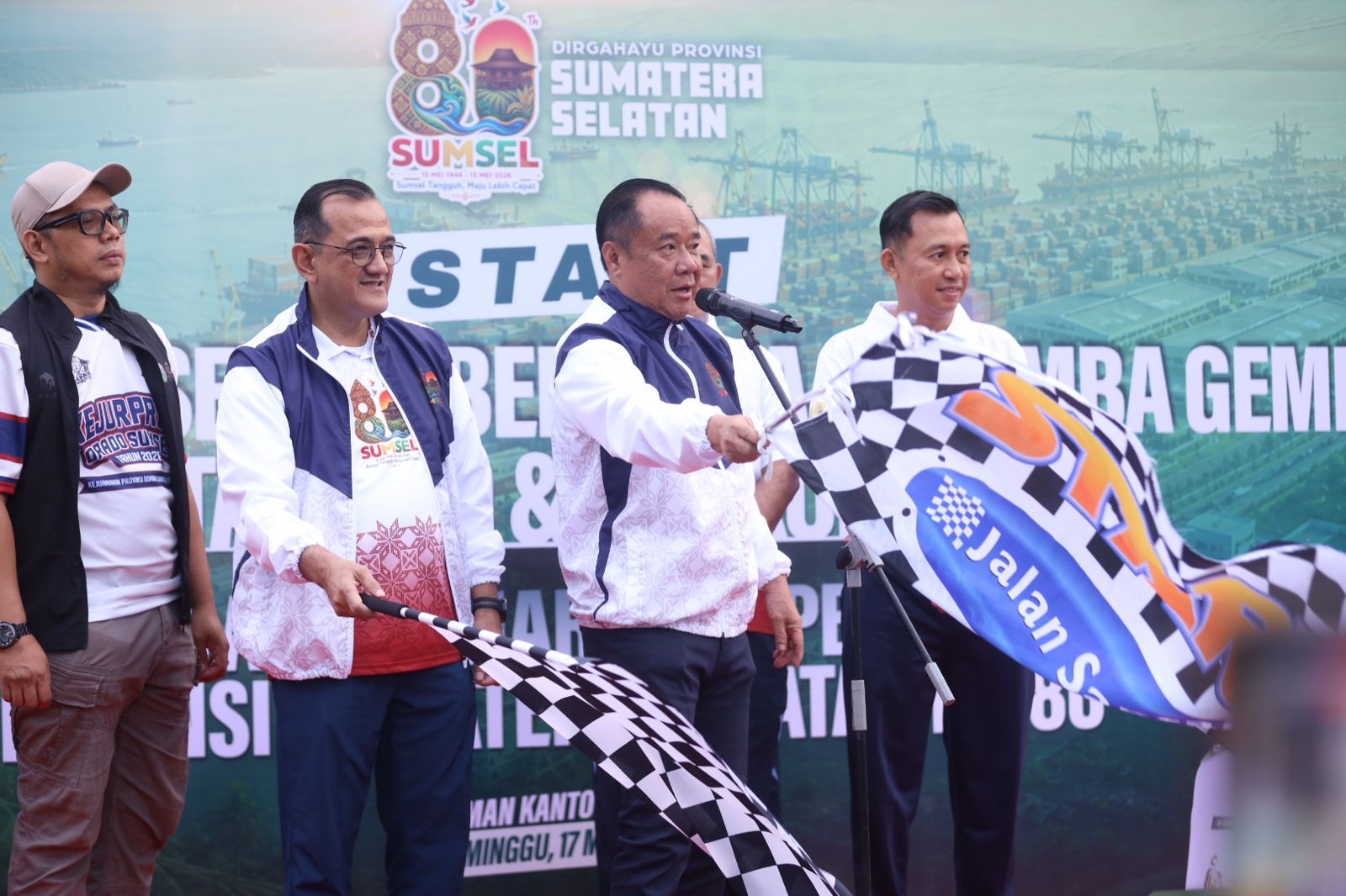 Ribuan Warga Tumpah Ruah Ikuti Jalan Santai HUT ke-80 Provinsi Sumsel