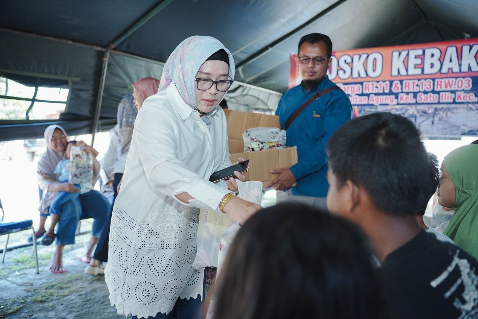 Pusri Salurkan Bantuan Pendidikan untuk Anak Korban Kebakaran di 1 Ilir Palembang