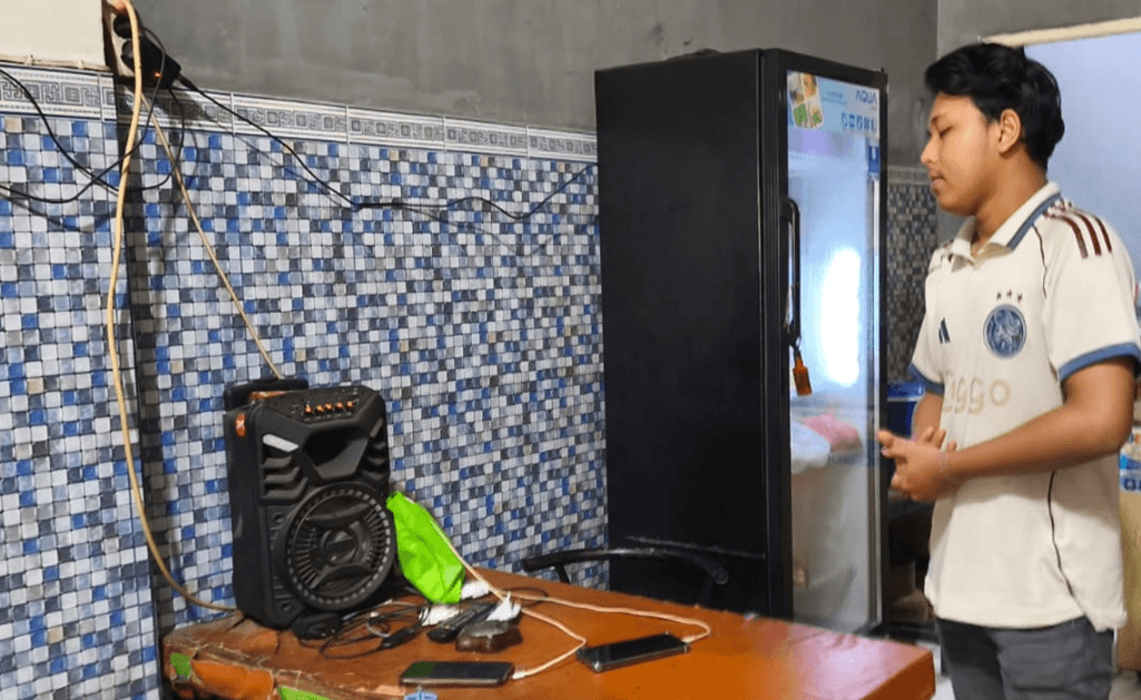 Sedang Nonton Final Europa League, Pemilik Warung Bakso di Palembang Ditodong Pistol