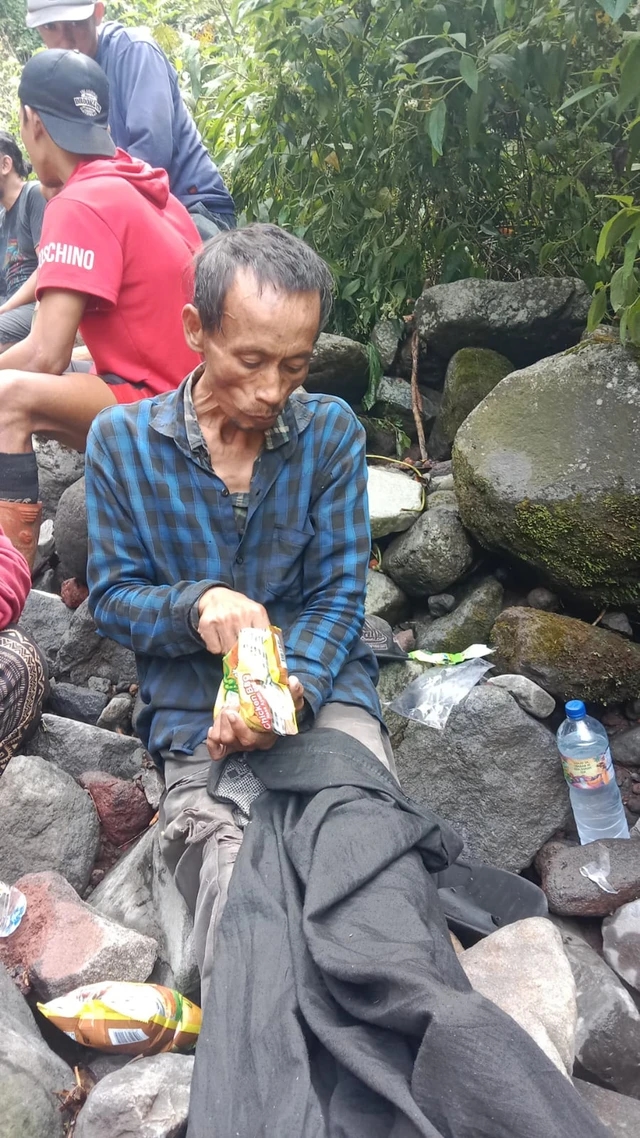 Hilang Tiga Tahun, Pria Asal Cianjur Ditemukan Lemas di Lereng Gunung Salak