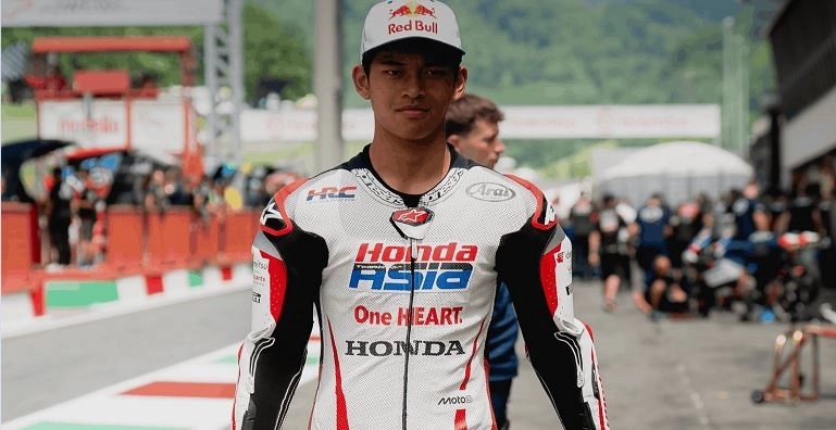 Veda Ega Nyaris Cetak Poin di Moto3 Hungaria 2026, Penalti Jadi Penghalang Besar