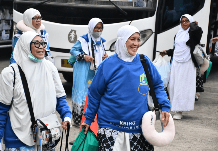 Dua Jemaah Kloter 12 Ikut Pulang Lebih Awal Bersama Kloter Enam