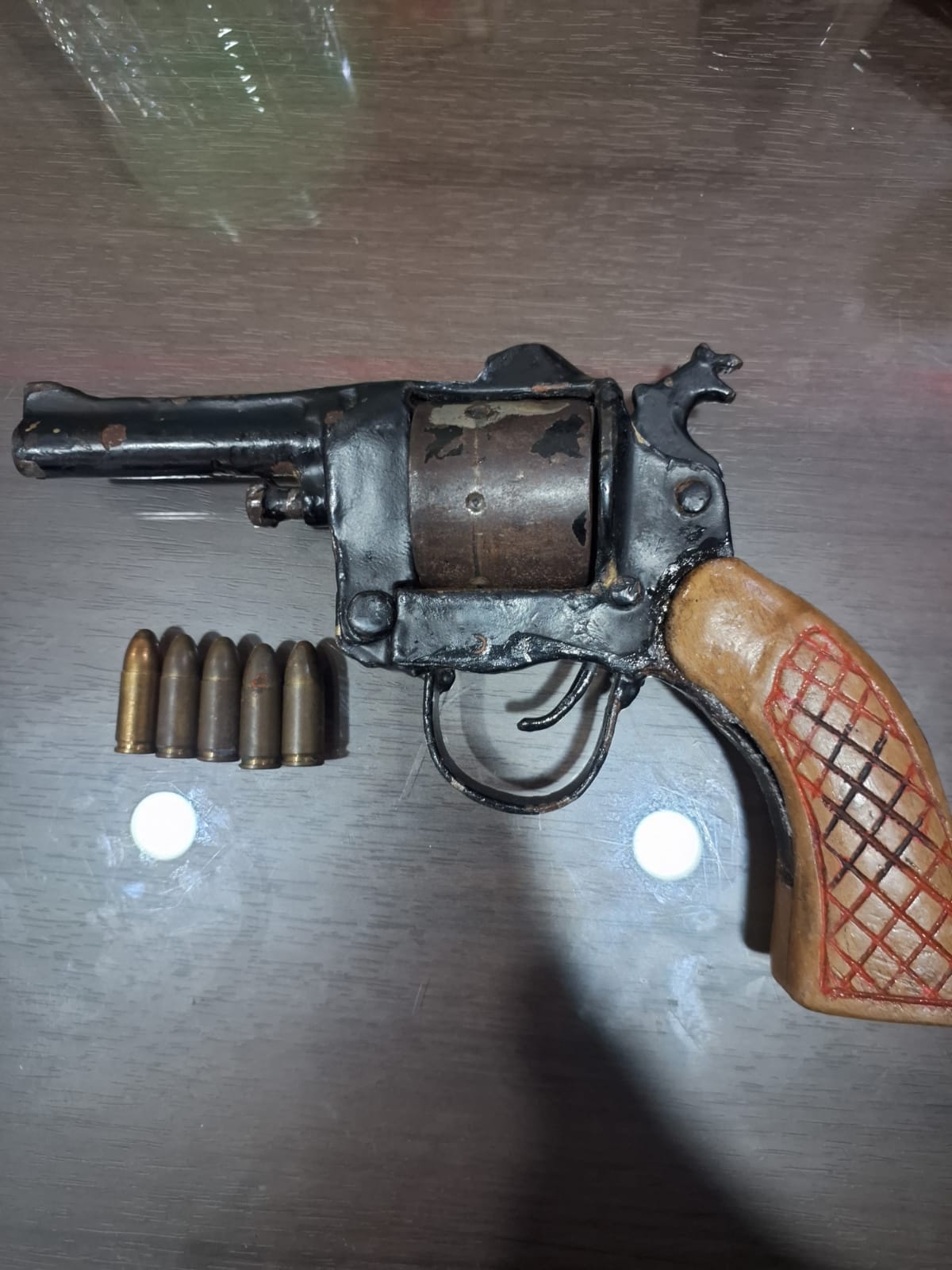 Simpan Revolver Rakitan di Gulungan Kasur, Mandor Perusahaan di OKU Timur Ditangkap Polisi