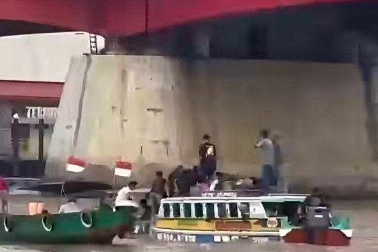 11 Penumpang Selamat Usai Speedboat Terbalik di Sungai Musi Palembang