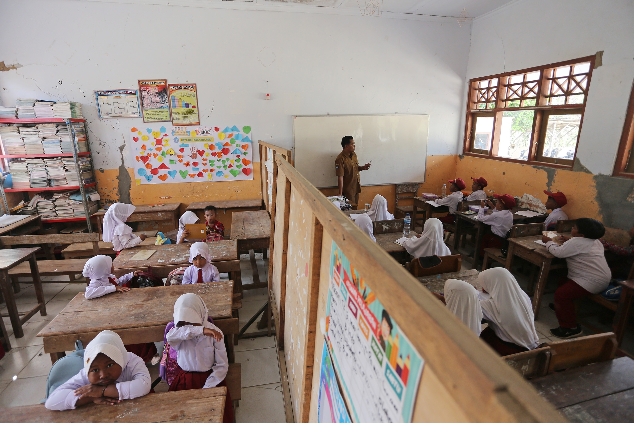 Herman Deru Serahkan Kebijakan Belajar di Tengah Kabut Asap kepada Sekolah