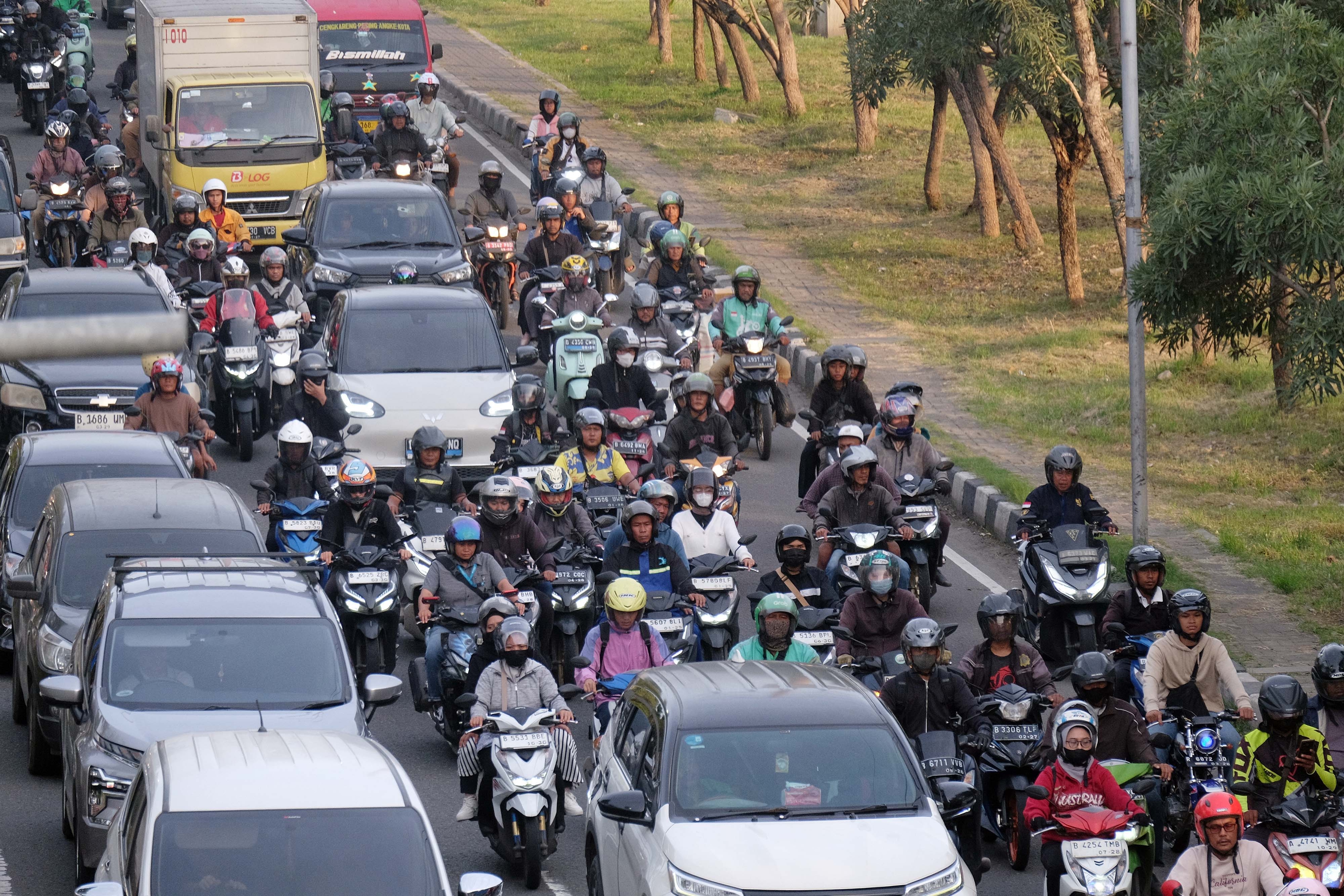 Jalan Lintas Timur Palembang Jambi Ditutup Sementara Dipicu Kemacetan Panjang 