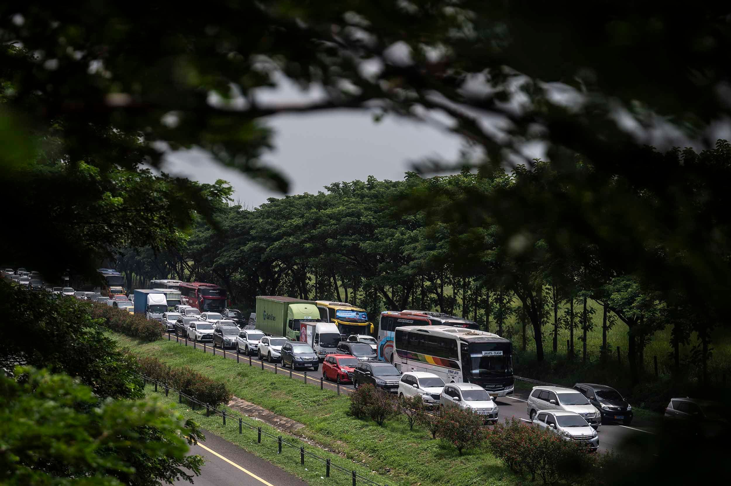 Sengkarut Macet Horor Jalinsum Palembang-Jambi Terungkap, Kapolda Sumsel Sentil Truk ODOL
