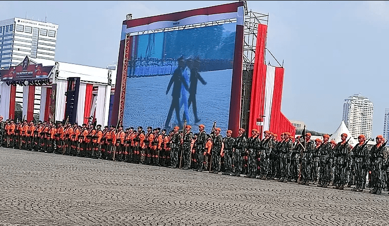 Semarak HUT TNI Ke -78, Ratusan Alutsista Unjuk Kebolehan