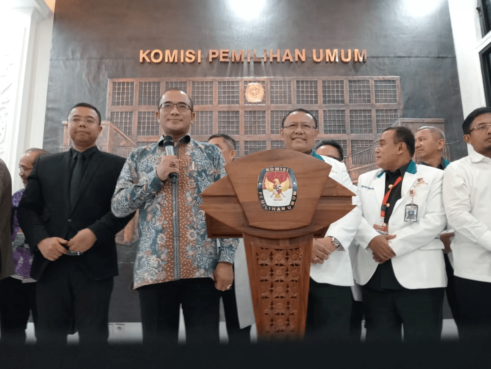 Umumkan Hasil Tes Pemeriksaan Capres-Cawapres, KPU: Tiga Pasangan Sehat Lahir Batin