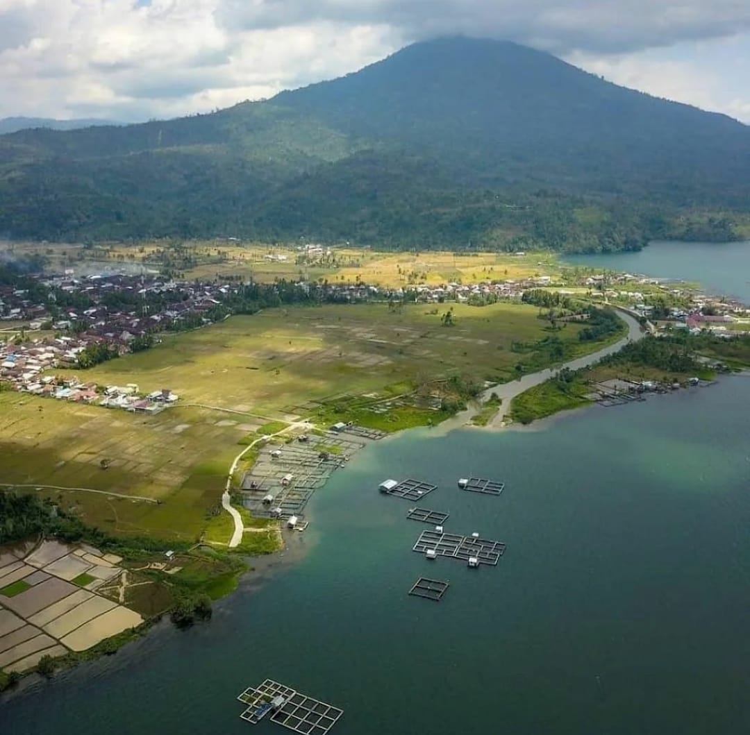 Danau Ranau Terbentuk dari Ledakan Gunung Berapi, Sajikan Pemandangan Alam yang Luar Biasa, Cocok Untuk Healing