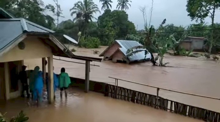Satu Rumah Hanyut Terbawa Banjir, 4 Desa di Lahat Terendam