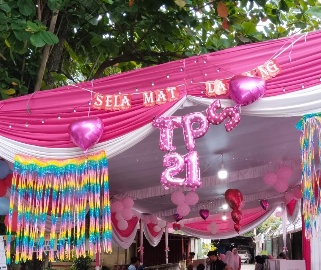 Wah! Di TPS Ini Habis Nyoblos Dikasih Coklat, Usung Tema Valentine