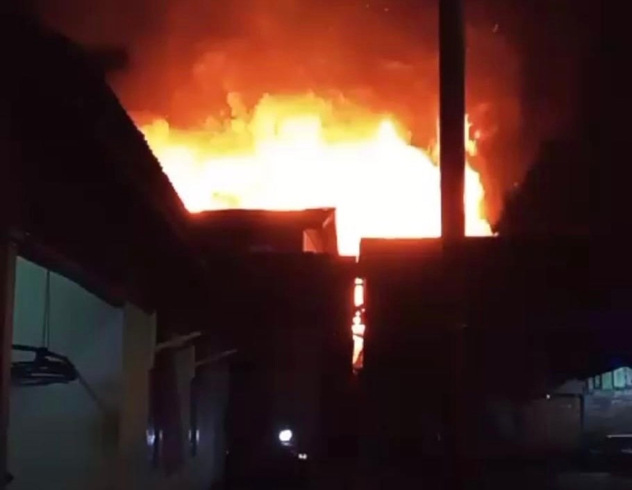 Diduga Akibat Arus Pendek, Satu Rumah di Palembang Ludes Terbakar