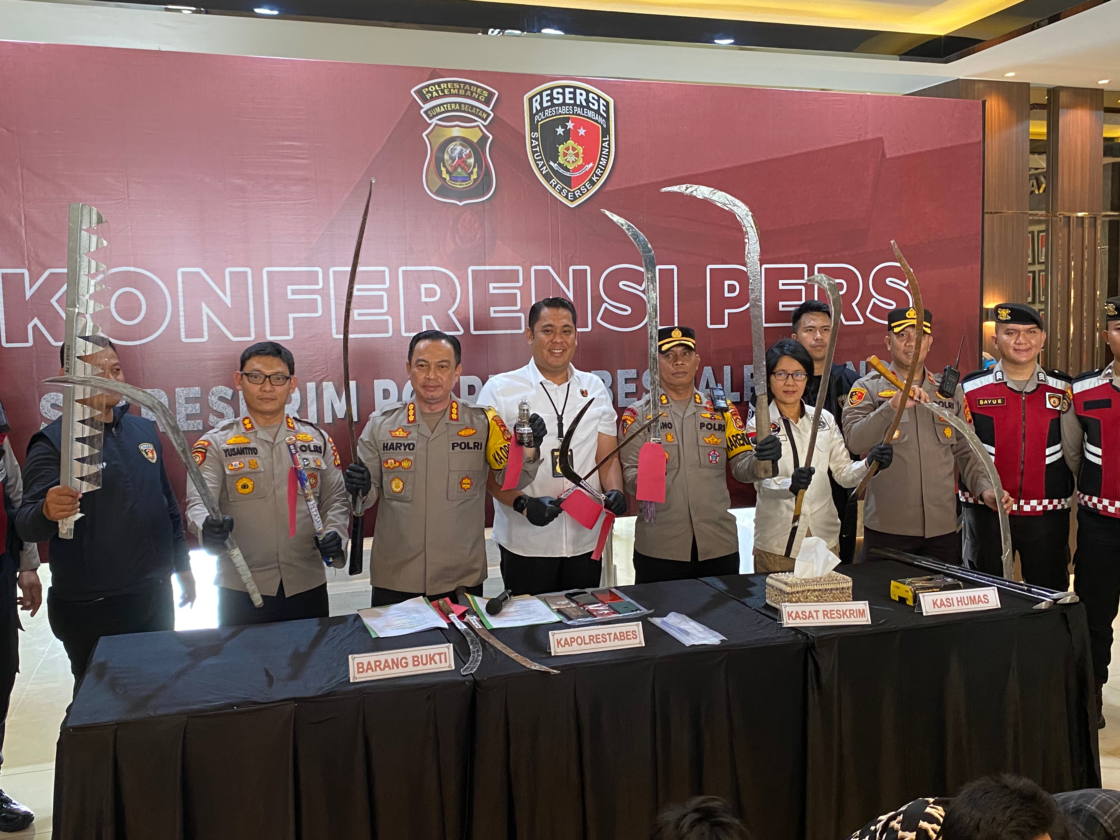 Keterlaluan! Polisi Temukan Bom Molotov Saat Razia Tawuran, 13 Pemuda Langsung Digelandang ke Mapolrestabes Palembang